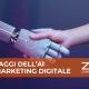 Mano robotica e mano umana si incontrano in una stretta di mano